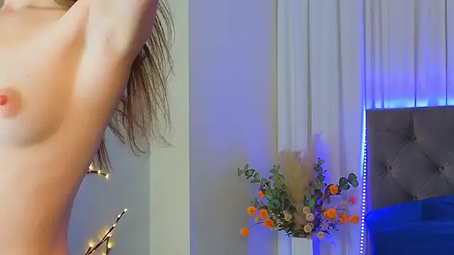 Ariana Petite online show from 25, 2, 2026