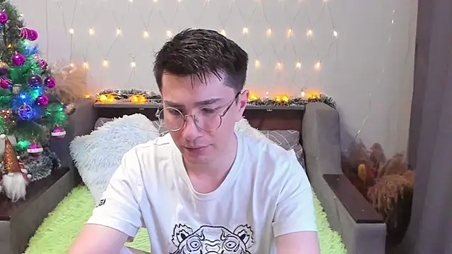 Snapshot of Yumi_steve chatting on 5, 1, 2025 Yumi steve online show from 5, 1, 2025