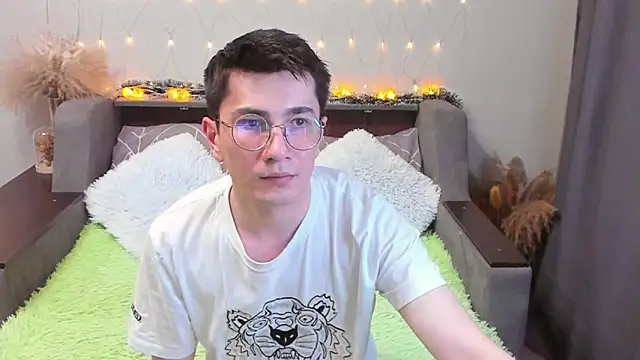 Snapshot of Yumi_steve chatting on 10, 1, 2025 Yumi steve online show from 10, 1, 2025