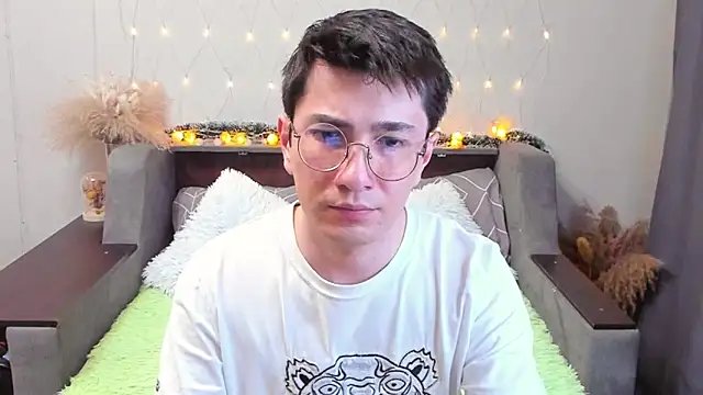 Snapshot of Yumi_steve chatting on 2, 2, 2025 Yumi steve online show from 2, 2, 2025