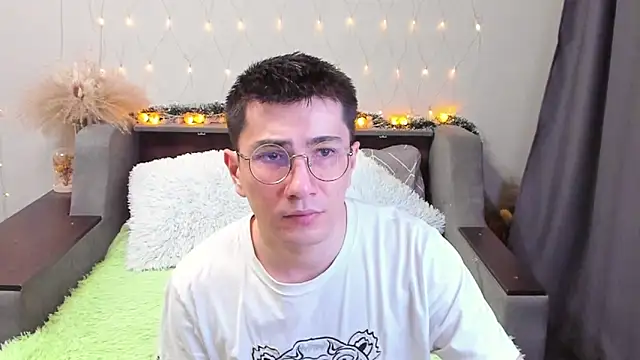 Snapshot of Yumi_steve chatting on 16, 2, 2025 Yumi steve online show from 16, 2, 2025