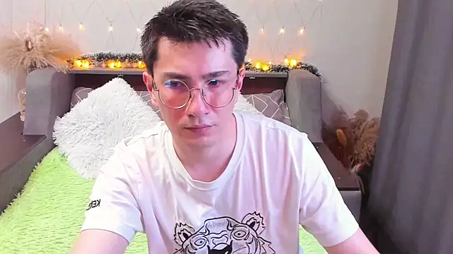 Snapshot of Yumi_steve chatting on 9, 3, 2025 Yumi steve online show from 9, 3, 2025