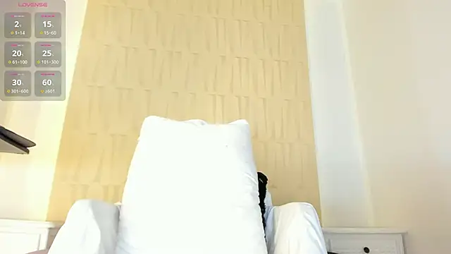 Snapshot of mia_pineda chatting on 8, 4, 2026 mia pineda online show from 8, 4, 2026