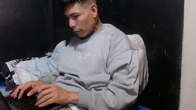 Snapshot of dannnyhot24 chatting on 11, 1, 2025 dannnyhot24 online show from 11, 1, 2025