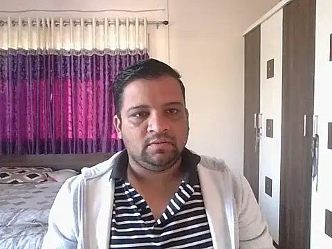 Snapshot of dhruv_love chatting on 19, 12, 2025 dhruv love online show from 19, 12, 2025