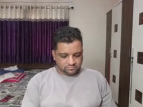 Snapshot of dhruv_love chatting on 11, 4, 2026 dhruv love online show from 11, 4, 2026