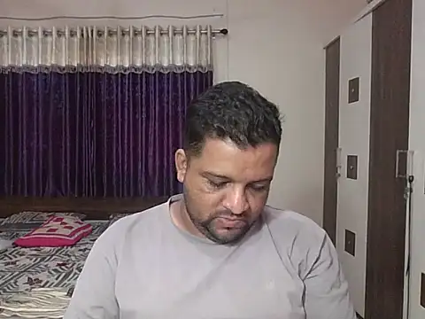 Snapshot of dhruv_love chatting on 15, 4, 2026 dhruv love online show from 15, 4, 2026