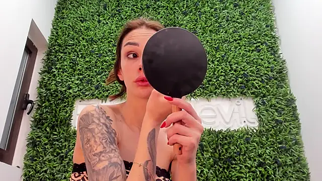 realhotfallingdevil online show from 7, 4, 2026