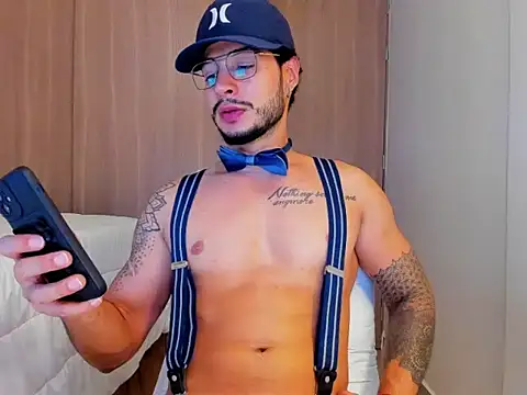 Snapshot of Sirs_papi chatting on 17, 12, 2025 Sirs papi online show from 17, 12, 2025