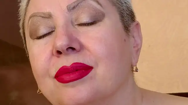 Snapshot of LadyPosh chatting on 30, 10, 2025 LadyPosh online show from 30, 10, 2025