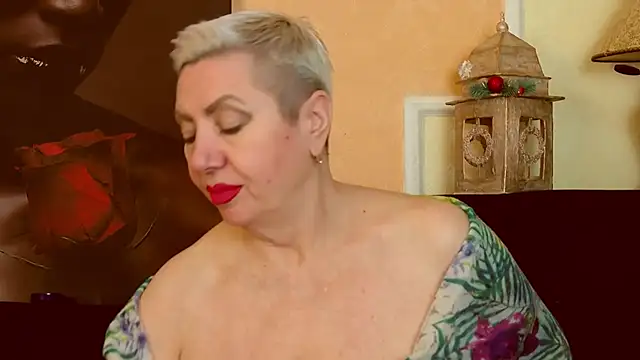 Snapshot of LadyPosh chatting on 17, 12, 2025 LadyPosh online show from 17, 12, 2025