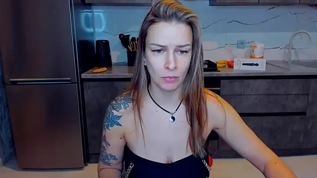 Snapshot of AlexiaDarren chatting on 7, 2, 2025 AlexiaDarren online show from 7, 2, 2025