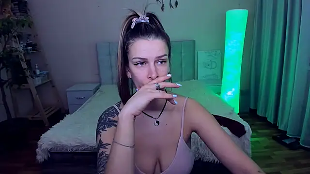 Snapshot of AlexiaDarren chatting on 19, 3, 2025 AlexiaDarren online show from 19, 3, 2025