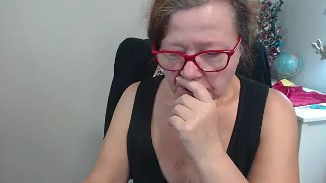 Adelewildx online show from 18, 12, 2024