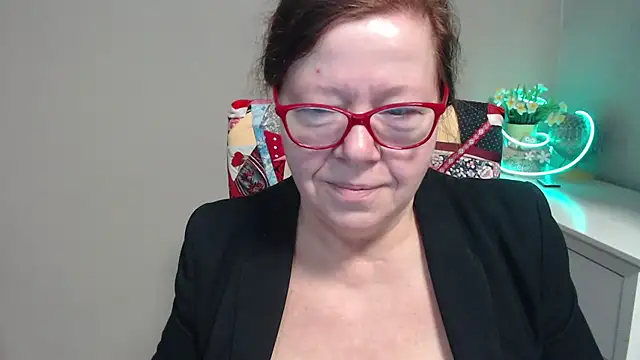 Adelewildx online show from 6, 3, 2025