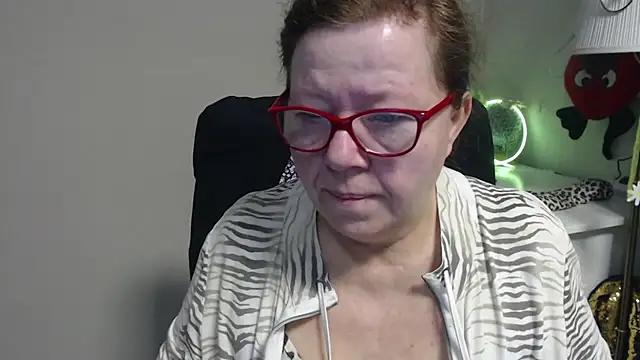 Adelewildx online show from 18, 3, 2025