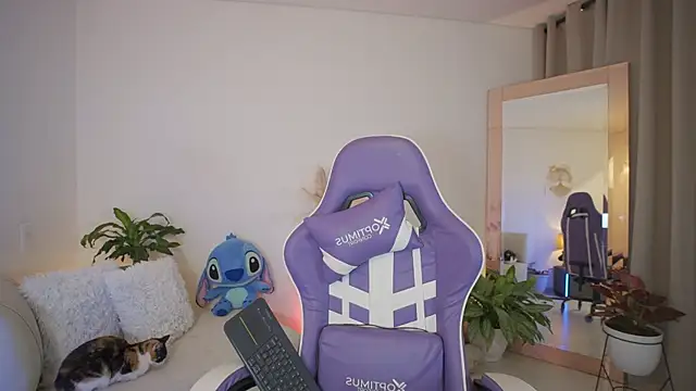 roxie gates  online show from 29, 3, 2026