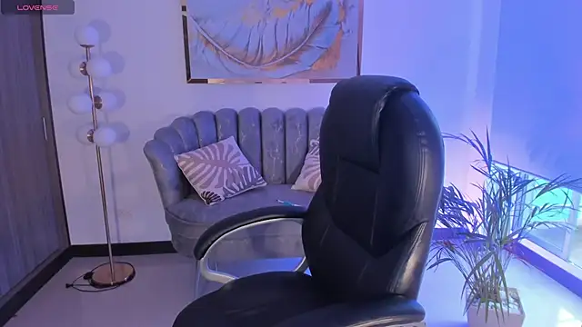 ZoePresleyX online show from 5, 2, 2025