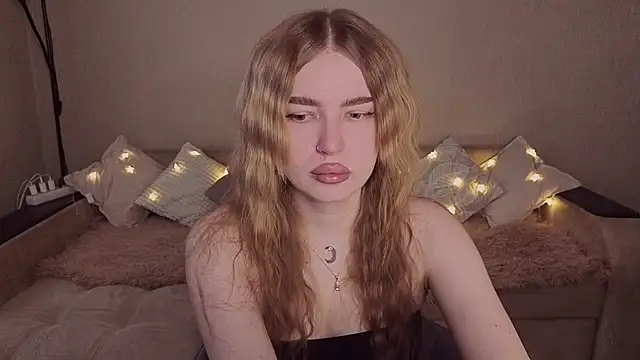 Snapshot of ViolettaLopez chatting on 22, 4, 2026 ViolettaLopez online show from 22, 4, 2026