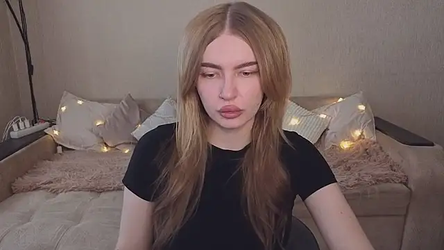 Snapshot of ViolettaLopez chatting on 4, 5, 2026 ViolettaLopez online show from 4, 5, 2026