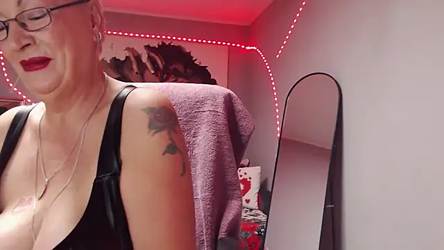 LaylaMilf online show from 19, 11, 2025