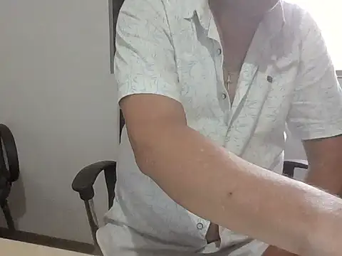 Snapshot of niceguyjr chatting on 5, 10, 2025 niceguyjr online show from 5, 10, 2025