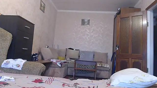 Amy August online show from 11, 11, 2025