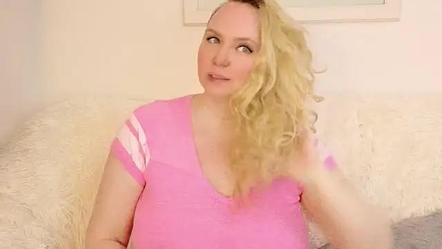Snapshot of Sarah4you chatting on 28, 6, 2026 Sarah4you online show from 28, 6, 2026