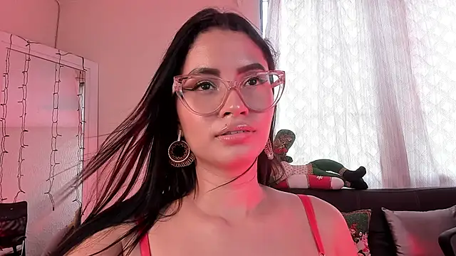 Snapshot of PaulinaBelushi chatting on 18, 12, 2024 PaulinaBelushi online show from 18, 12, 2024