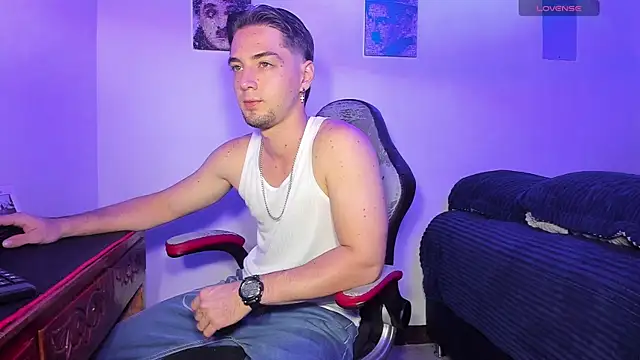 Snapshot of Alex_smith00 chatting on 4, 10, 2025 Alex smith00 online show from 4, 10, 2025