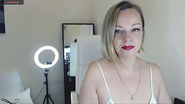 Tilly Eliot online show from 3, 2, 2025