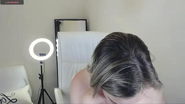 Tilly Eliot online show from 10, 2, 2025