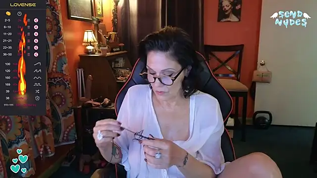 Snapshot of Good-Juju chatting on 4, 10, 2025 Good-Juju online show from 4, 10, 2025