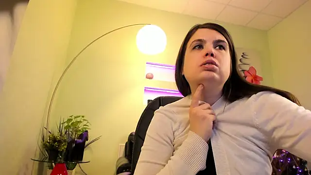 BattyMoll online show from 12, 12, 2024