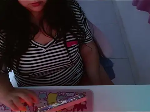 Snapshot of KittyK3 chatting on 8, 10, 2025 KittyK3 online show from 8, 10, 2025