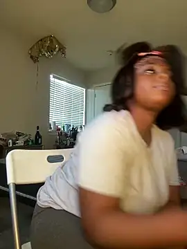 Snapshot of DancingLemonade chatting on 4, 2, 2025 DancingLemonade online show from 4, 2, 2025