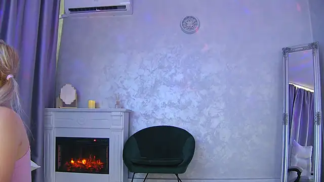 Snapshot of Michelle90u chatting on 23, 9, 2025 Michelle90u online show from 23, 9, 2025