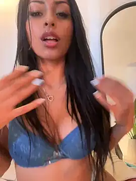 Snapshot of sweetAli_ chatting on 1, 2, 2025 sweetAli  online show from 1, 2, 2025