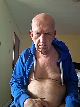 Snapshot of Strap_ chatting on 16, 4, 2026 Strap online show from 16, 4, 2026