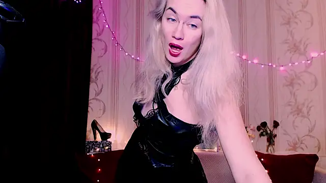 xxxcharismaaa online show from 8, 4, 2026