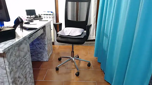 Miss-Mikaele online show from 17, 2, 2025