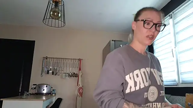 Snapshot of Sacha-xx chatting on 17, 2, 2026 Sacha-xx online show from 17, 2, 2026