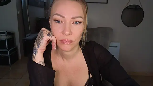 Snapshot of Sacha-xx chatting on 19, 2, 2026 Sacha-xx online show from 19, 2, 2026