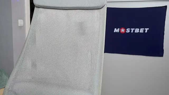 foxeslovefoxes online show from 28, 1, 2025