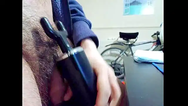 hairyuncut00 online show from 5, 4, 2026