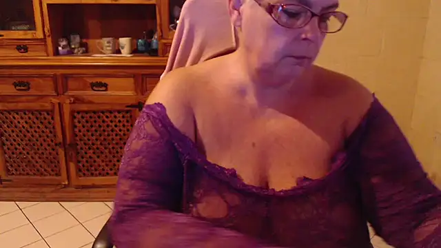 MISS LINDAH online show from 14, 10, 2025