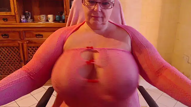 MISS LINDAH online show from 21, 10, 2025