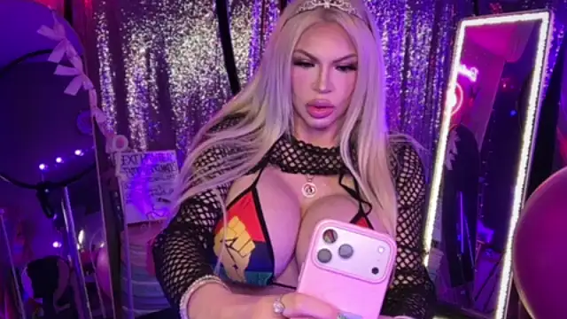Snapshot of bimbotwerkqueen chatting on 20, 6, 2026 bimbotwerkqueen online show from 20, 6, 2026