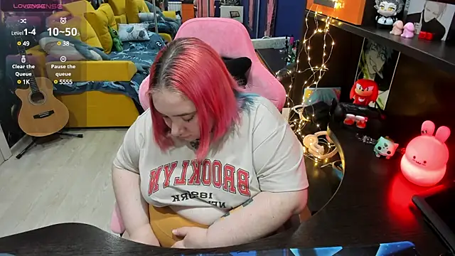 Softie Sofy online show from 6, 2, 2025