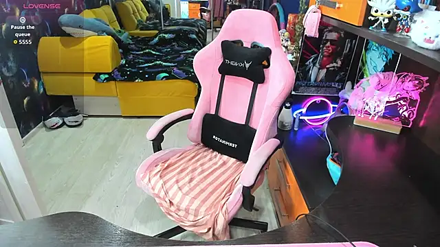 Softie Sofy online show from 16, 12, 2025